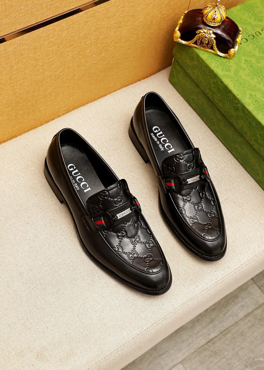 Men's shoes 💰400 💐 Product trademark: GUCCI "Gucci" casual leather shoes Regular size: 39-44 (38.45.46🉑️Customized) Product materials: Selected imported first-layer calfskin embossed upper + original hardware buckle, imported 🐑 sheepskin lining. Strong three-dimensional visual effect, combined outsole Color: 1⃣️color optional